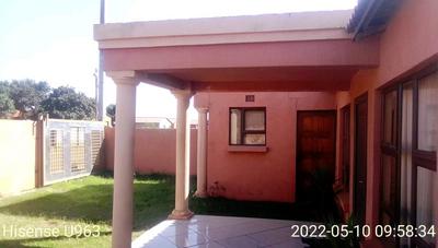 House For Sale in Soshanguve East, Soshanguve